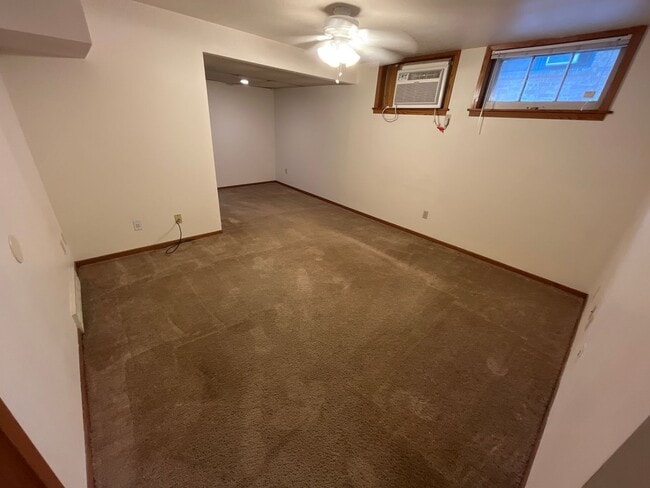 Building Photo - 413 Paunack Pl