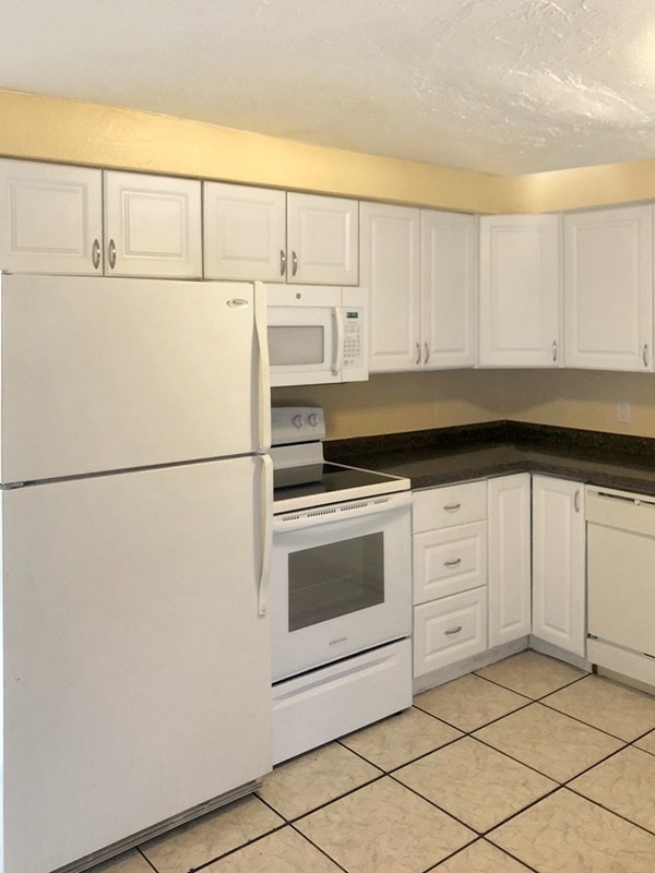 Building Photo - 3000 Areca Ave