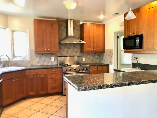 Kitchen 1 - 815 Coronado Dr