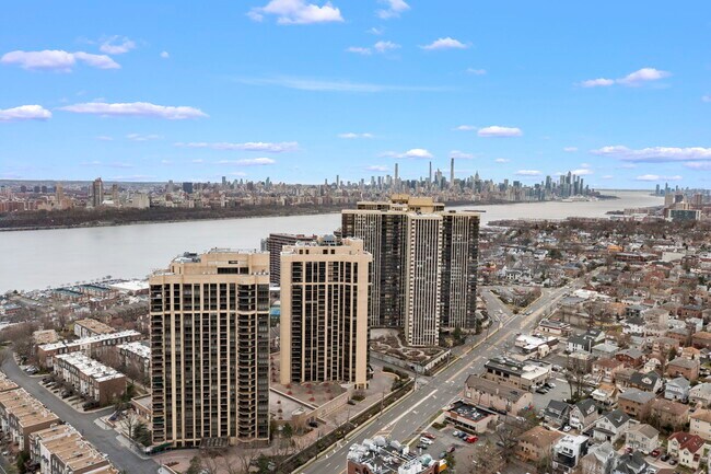 Building Photo - 800 Palisade Ave