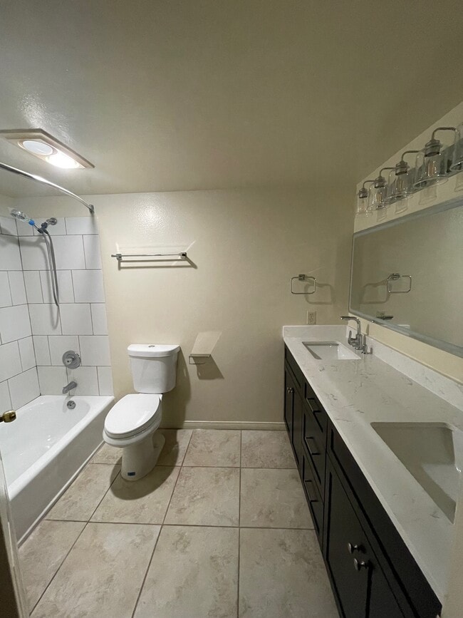 master bathroom - 999 Figueroa Ter