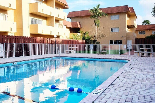 Foto del edificio - 9954 SW 88th St