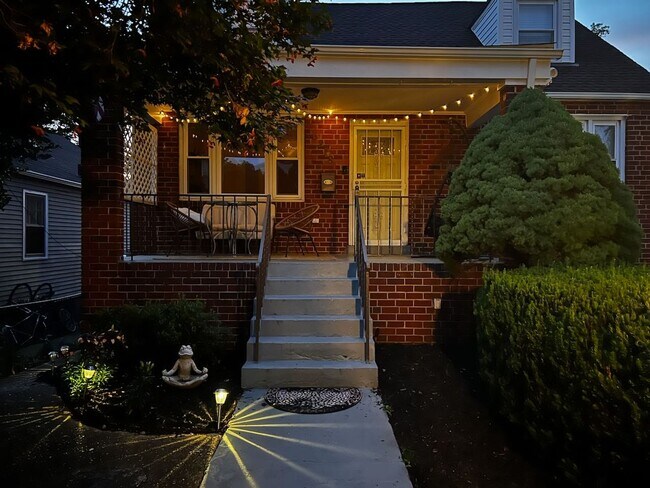 Foto del edificio - Beautiful 5 BR/4 BA Single-Family Home in ...