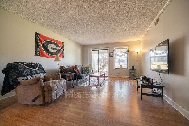 Foto del edificio - 290 Appleby Dr