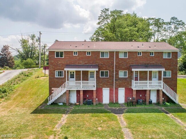 Building Photo - 1204 Maple St Ext