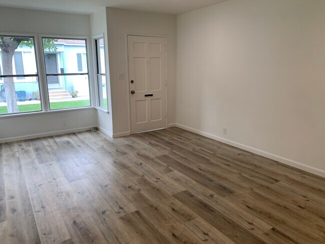 Foto del edificio - 1329 N Buena Vista St