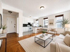 Building Photo - 105 Pinehurst Ave