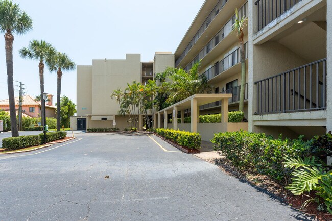 Foto del edificio - 896 N Federal Hwy