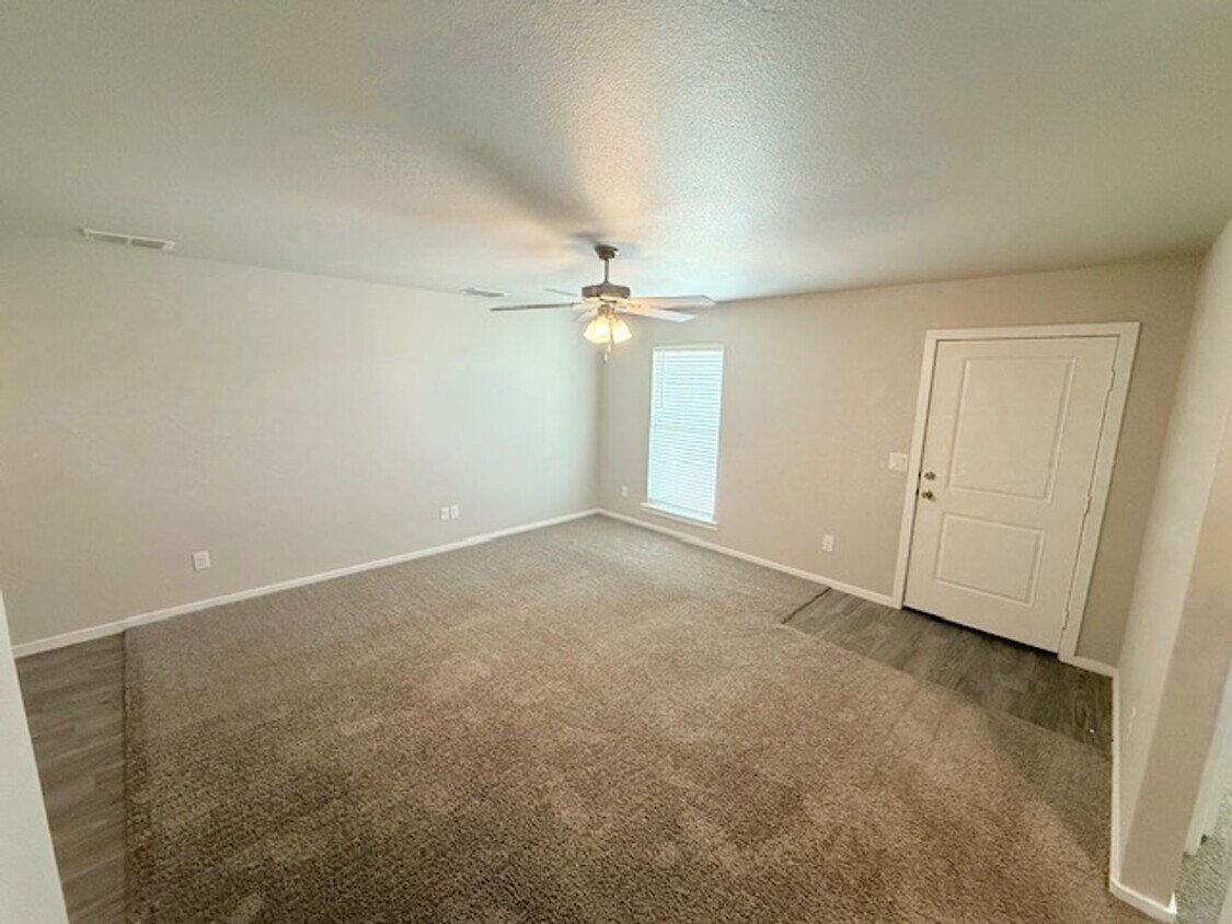 Foto principal - Townhouse in Upland Heights!