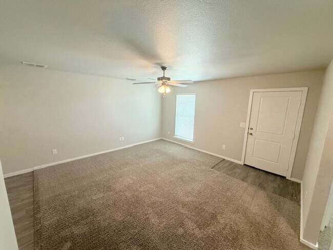 Foto del edificio - Townhouse in Upland Heights!