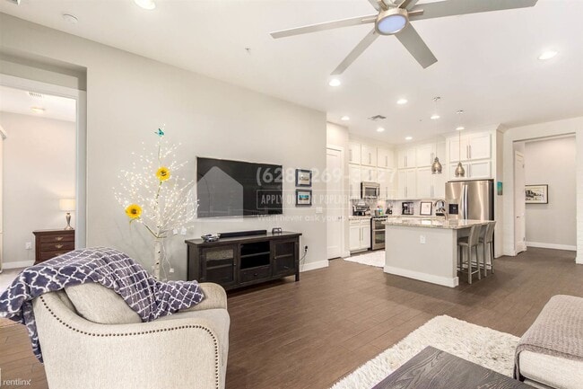 Building Photo - 3 br, 2 bath Condo - 6565 E Thomas RD Unit...