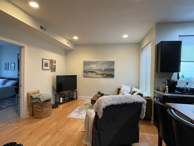 Foto del edificio - 4130 Chester Ave