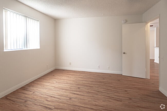 2BR,2BA- 1,020SF - Bedroom - The Alexio