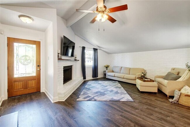 Building Photo - 10224 Rutland Village E