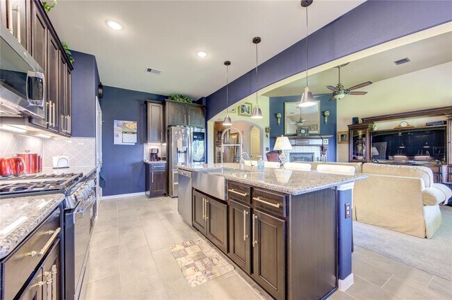 Building Photo - 14042 S River Dr