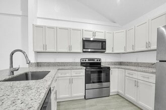 Building Photo - 13729 Yarmouth Dr