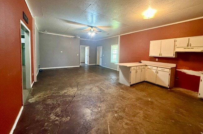 Building Photo - 1306 Barton Ln