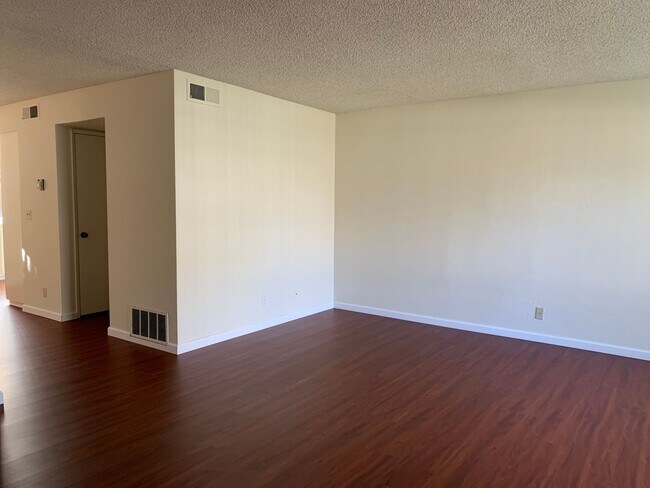 Foto del edificio - Spacious Townhouse