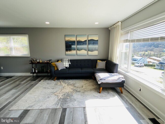 Foto del edificio - 348 Tennessee Ave