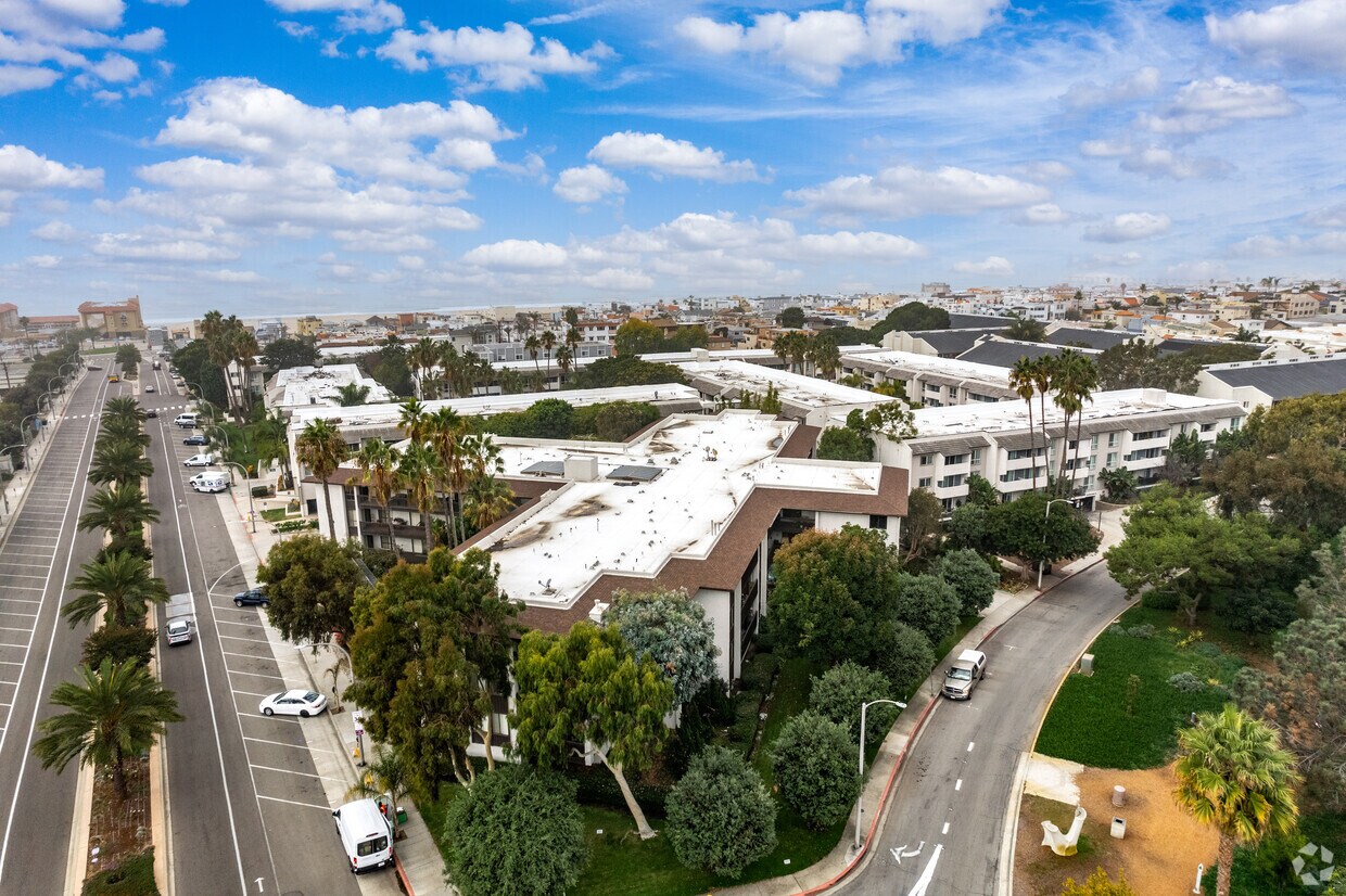 Exterior - 447 Herondo St