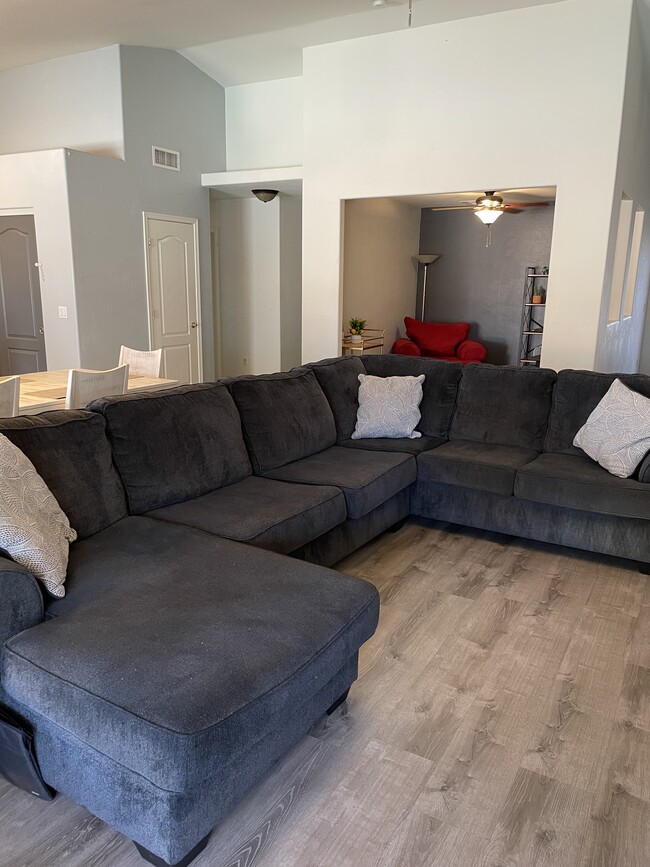 Foto del edificio - 17424 W Rimrock St