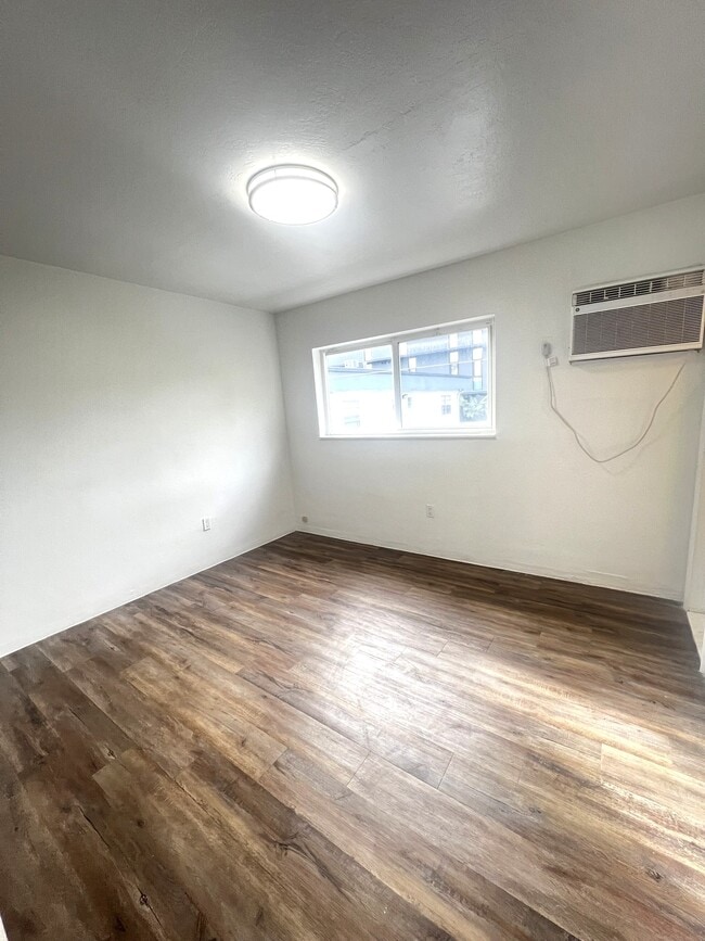 Building Photo - 3149 Center St