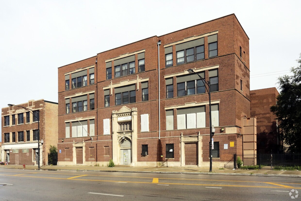Primary Photo - 4320 W Madison St