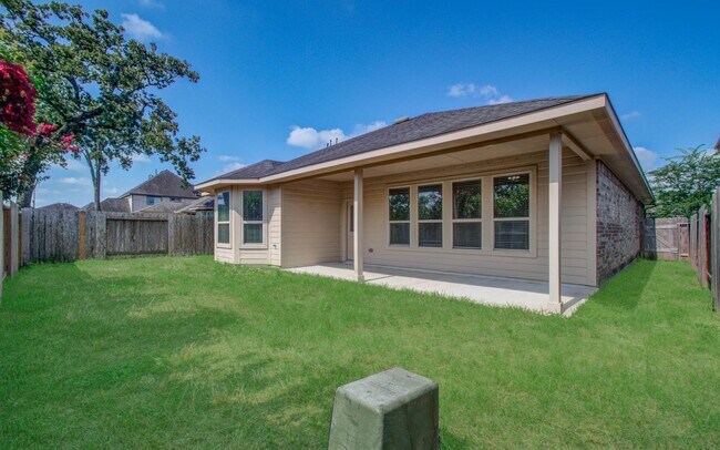 Foto del edificio - 15618 Whispering Green Dr