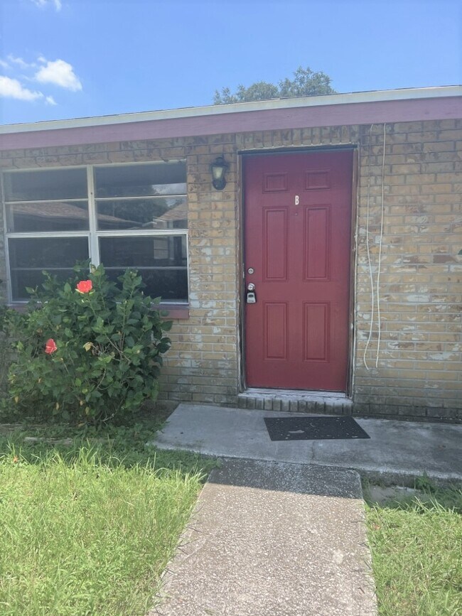 9406 Eastfield Rd, Thonotosassa, FL 33592 Apartments in Thonotosassa