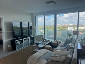 Building Photo - 2627 S Bayshore Dr