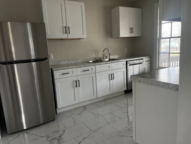 Building Photo - 708 W Hugo St