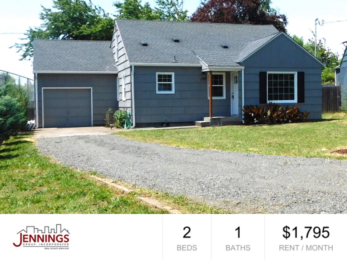 Primary Photo - Adorable 2 Bedroom 1 Bath House With A Lar...