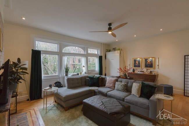 Building Photo - 56 MONTGOMERY PLACE #3R