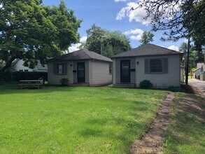 Building Photo - 840 E St NE