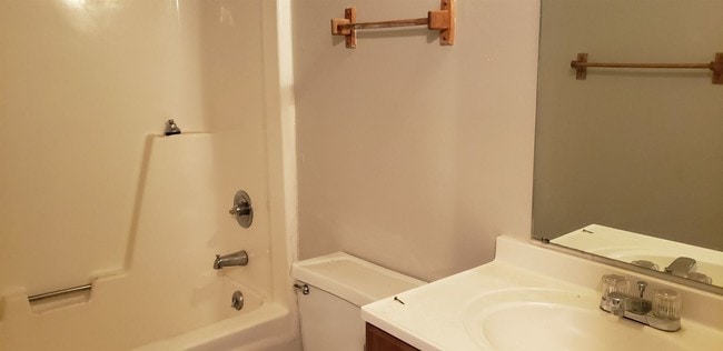 Building Photo - 3925 Highridge Dr SW