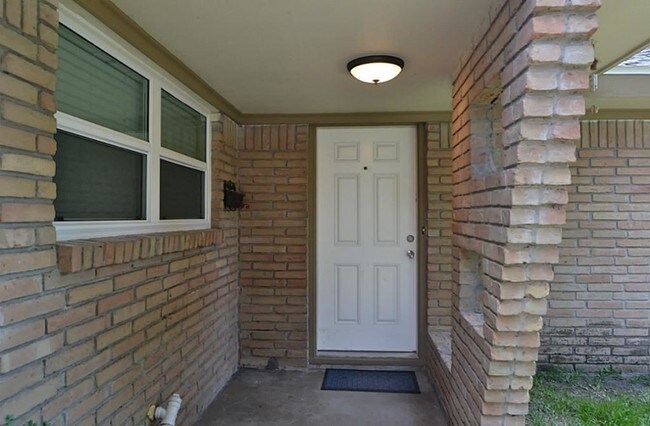 Building Photo - 6022 Moonmist Dr