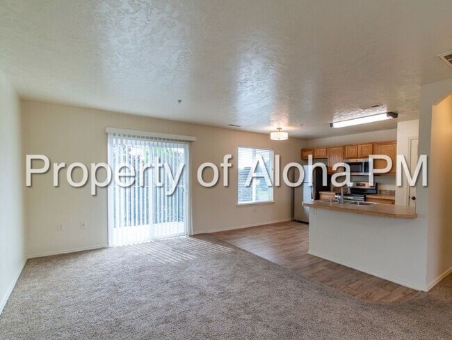 Foto del edificio - 1069 W Pine Ave