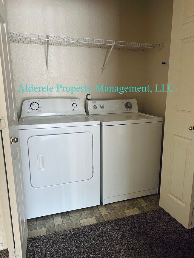 Foto del edificio - 4217 Ridgeway Ct