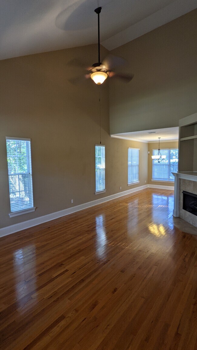 Foto del edificio - 1633 Shadowmoss Ave