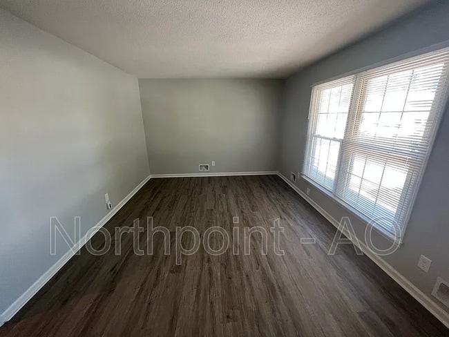 Building Photo - Beautiful 3 Bed 2.5 Bath Ranch Home with Garage in Raytown, MO