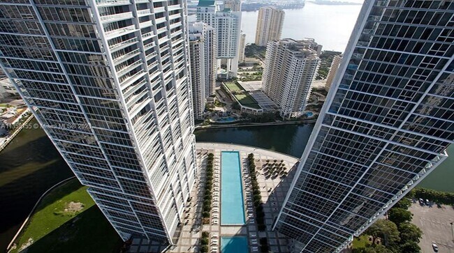 Foto del edificio - 475 Brickell Ave