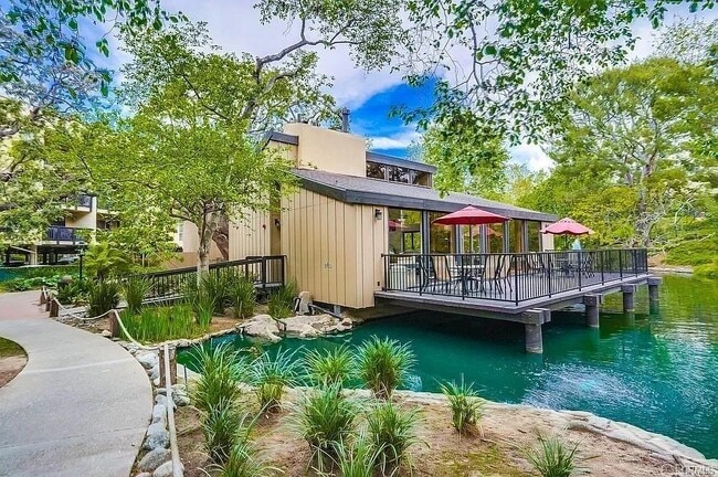 Foto del edificio - 3113 Raintree Cir