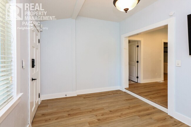 Photo - Bright & Spacious Oakland Home with Backya...