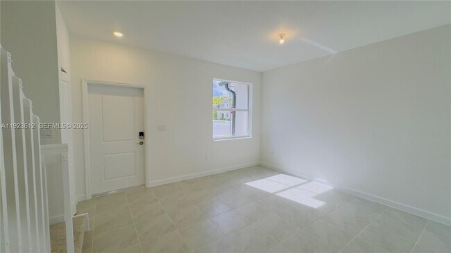 Foto del edificio - 2621 SE 27th Dr