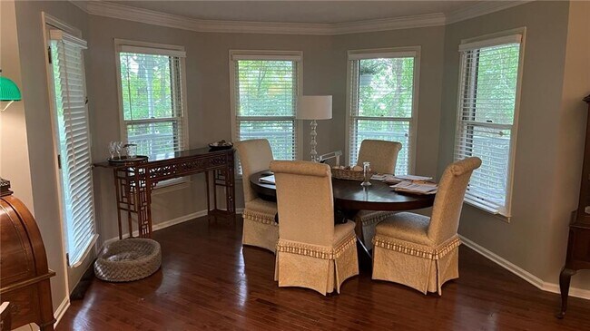 Foto del edificio - 2452 North Forest Dr NE