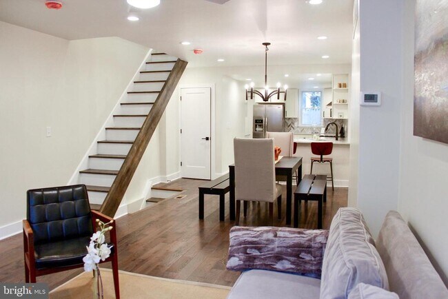 Building Photo - 438 Mercy St