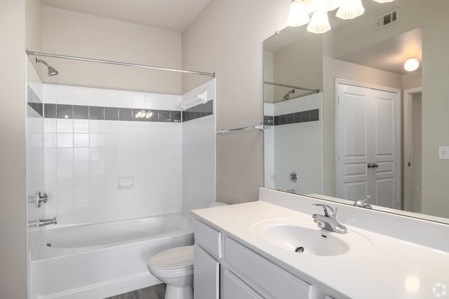 Building Photo - Refugio Place
