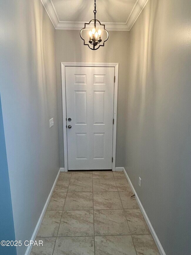 Building Photo - 810 E 24th St