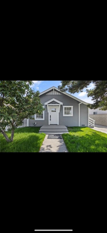 Building Photo - 2436 Adriatic Ave