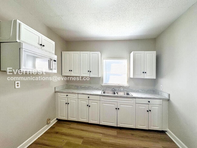 Building Photo - 430 Center St